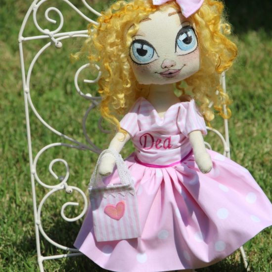 Кукла играчка